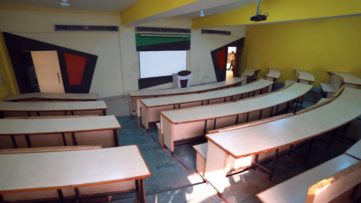 nda classes in Bhopal classroom